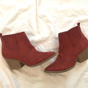 🍁Fall Boots SZ 7.5 GUC🍁